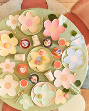 Daisy Shaped Plates - Ellie and Piper